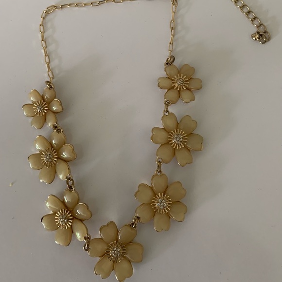 Flowers with Center Gold Pistil Style Ovary Round Clear Quartz Crystal Necklace - Picture 2 of 10